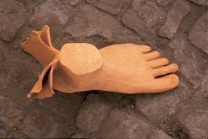 Piede alato, terracotta, cm 30x12